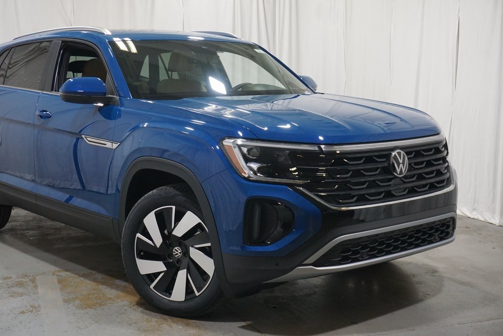 2025 Volkswagen Atlas Cross Sport SE Technology photo 3