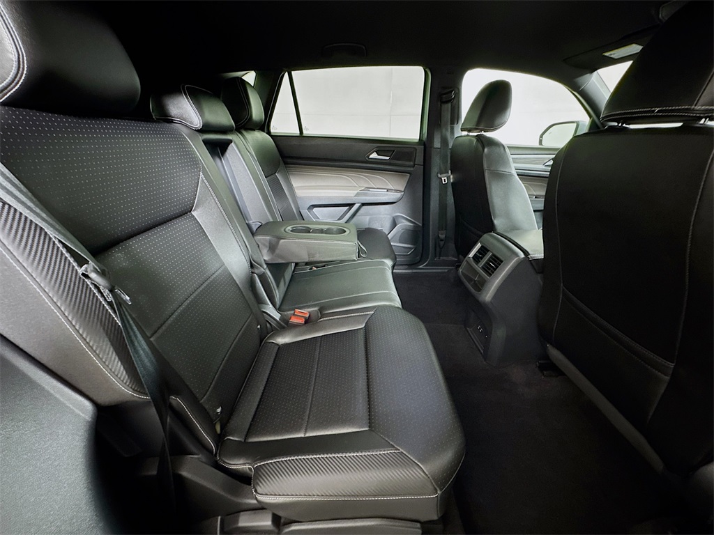 2023 Volkswagen Atlas Cross Sport V6 SE Technology photo 16