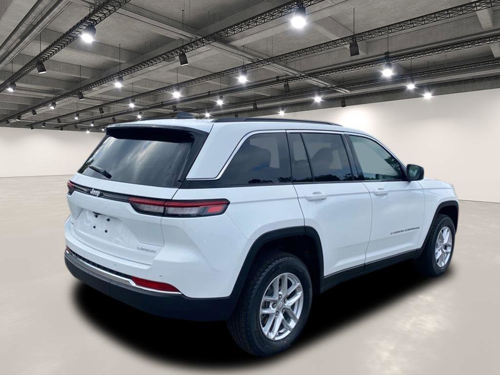 2025 Jeep Grand Cherokee Laredo X photo 2
