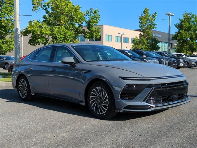 2025 Hyundai Sonata Hybrid SEL photo 3