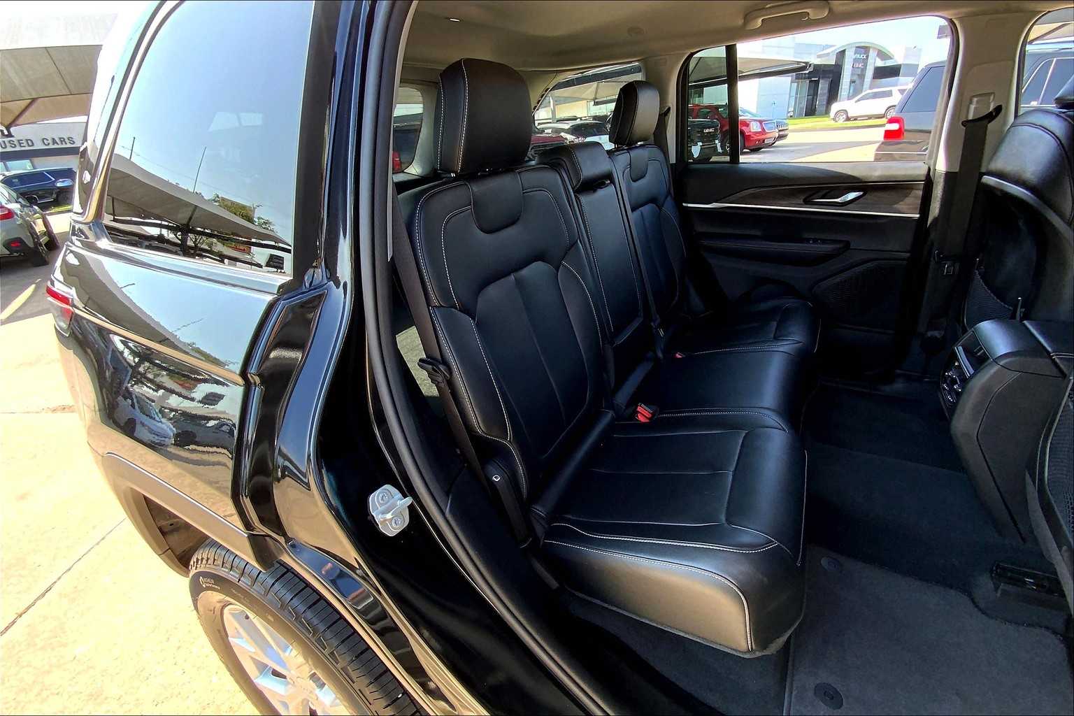2024 Jeep Grand Cherokee Sport photo 15