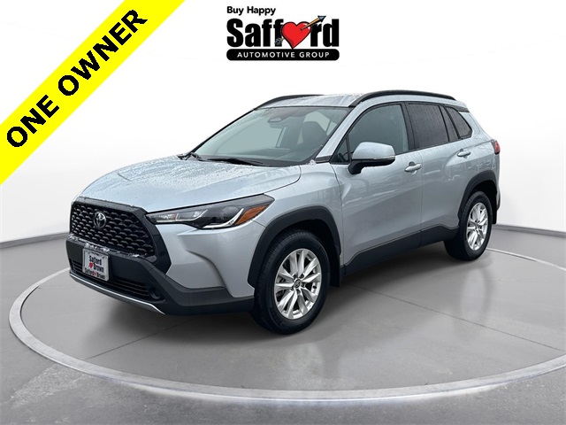 2024 Toyota Corolla Cross LE's photo