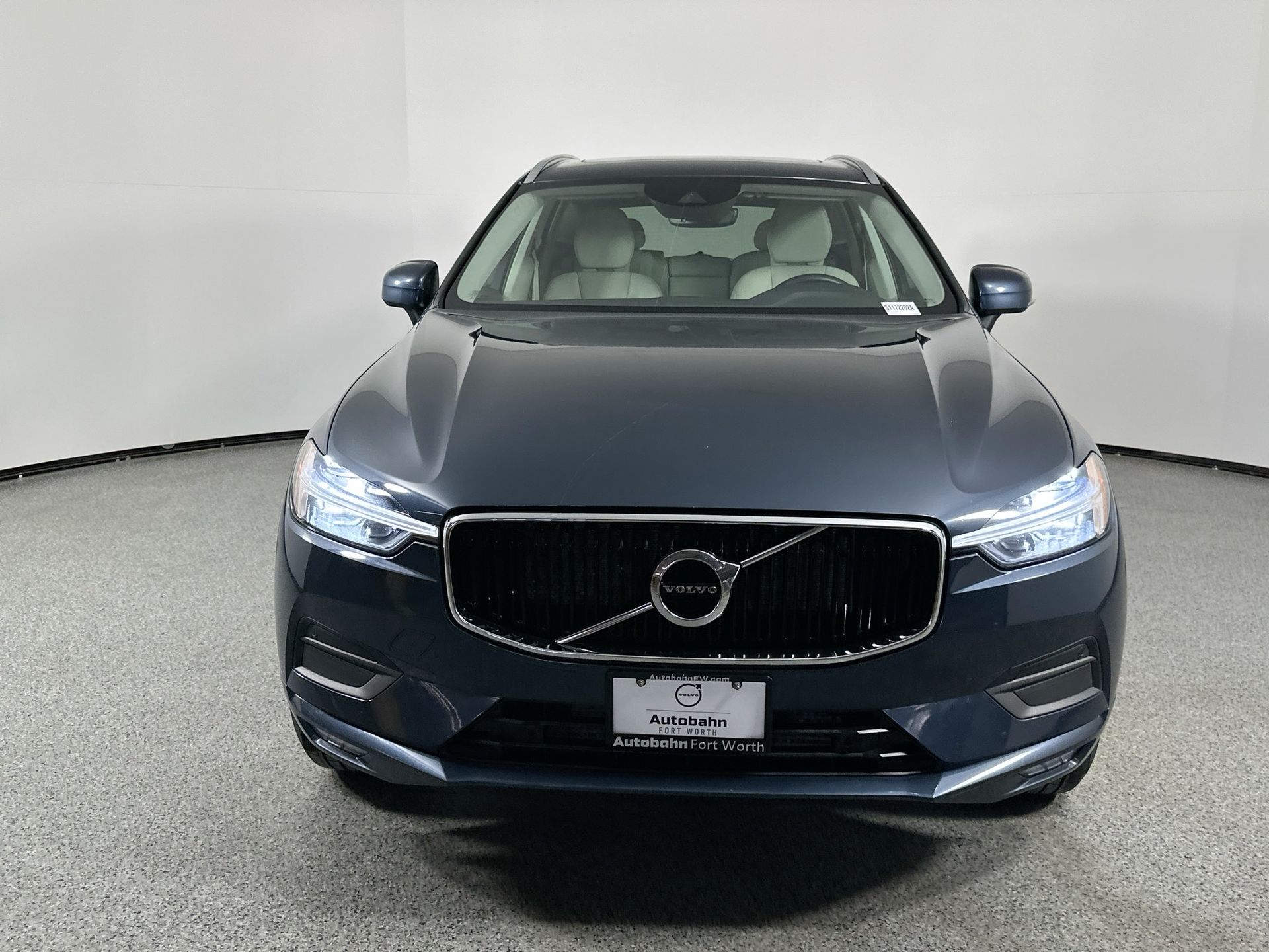 2021 Volvo XC60 T6 Momentum photo 2