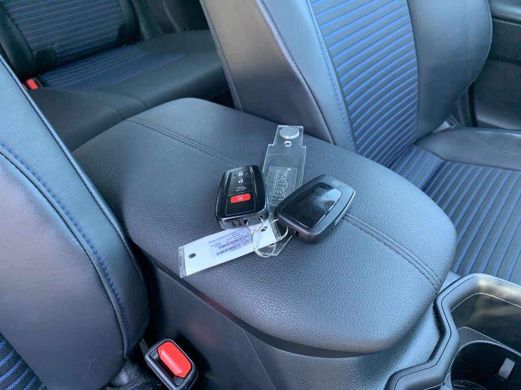 2022 Toyota RAV4 Hybrid XSE photo 29