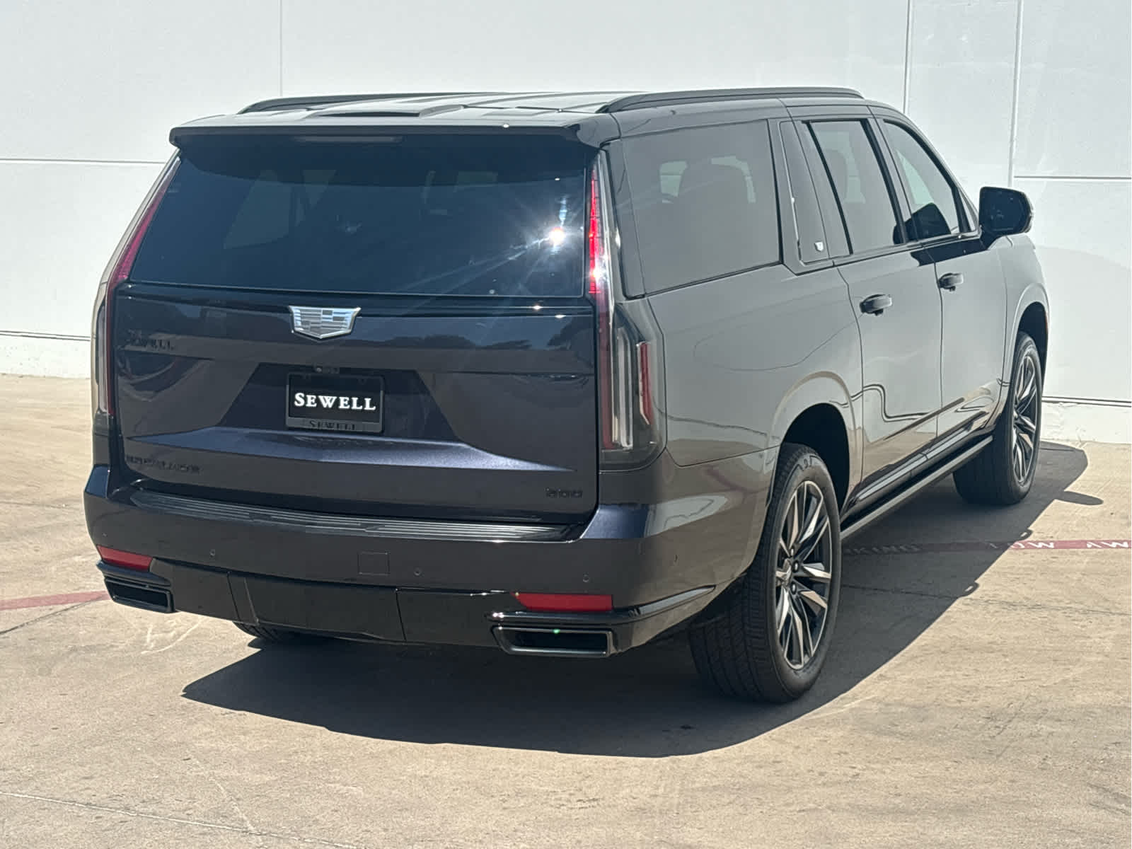 2023 Cadillac Escalade ESV Sport photo 4