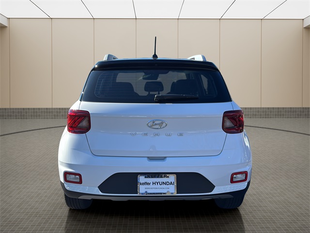 2023 Hyundai Venue Limited photo 4