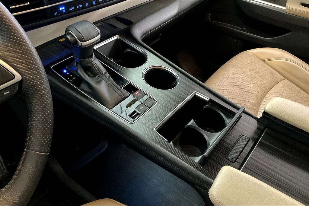 2022 Toyota Sienna Limited photo 14
