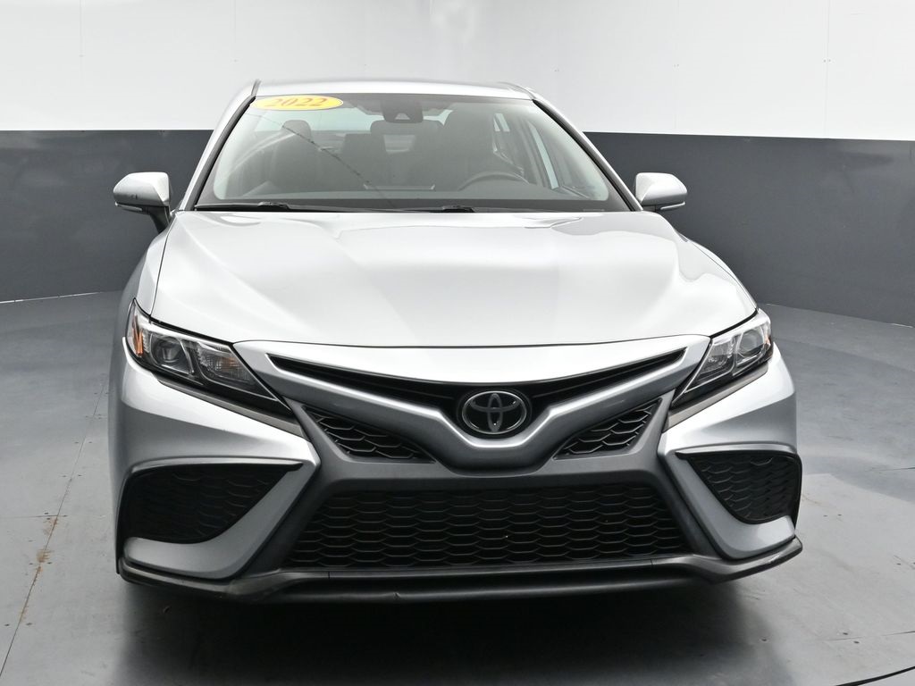 2022 Toyota Camry SE photo 2