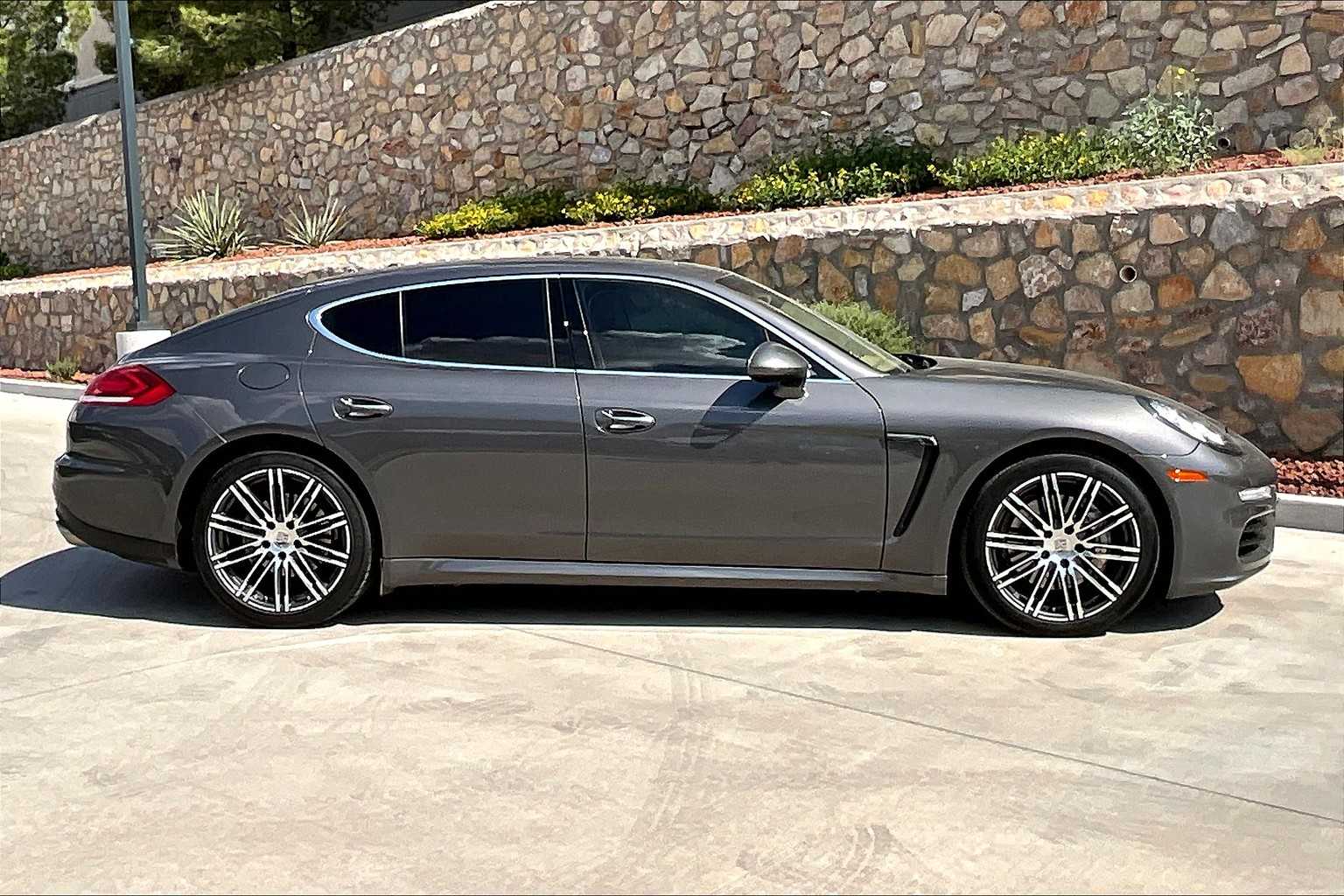 2016 Porsche Panamera S photo 8