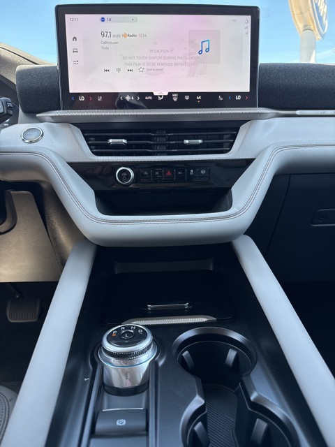 2025 Ford Explorer photo 35