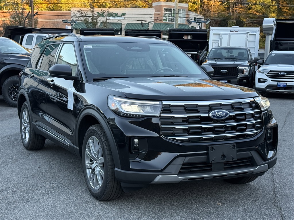 2025 Ford Explorer Active's photo
