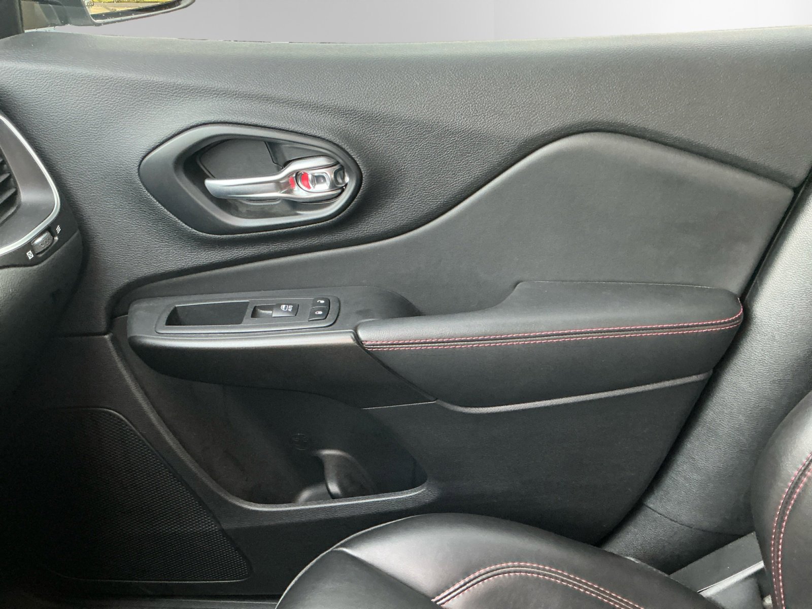 2021 Jeep Cherokee Trailhawk photo 12