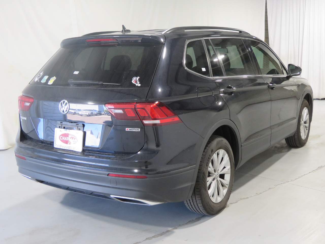 2019 Volkswagen Tiguan SEL R-Line photo 3