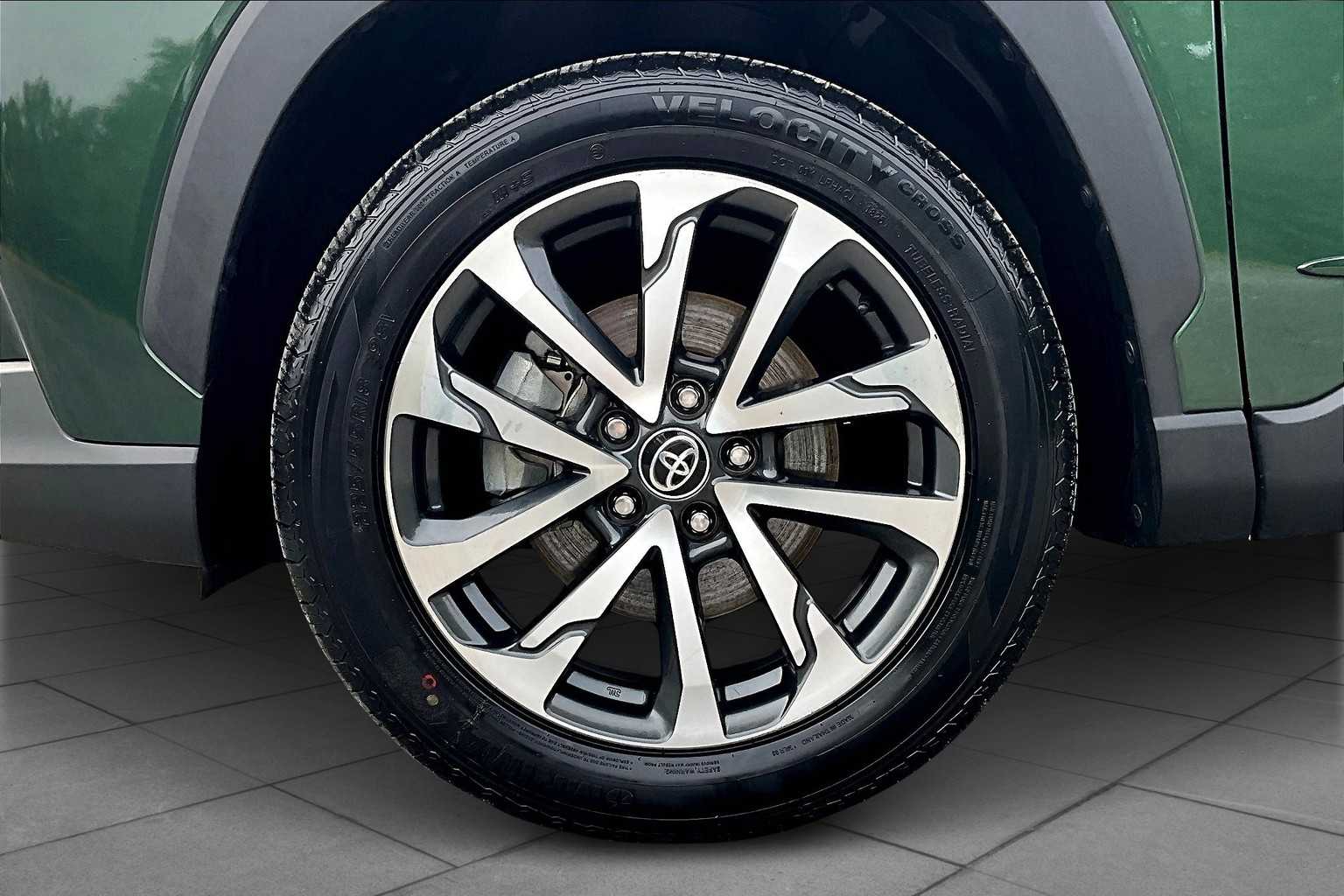 2022 Toyota Corolla Cross XLE photo 9