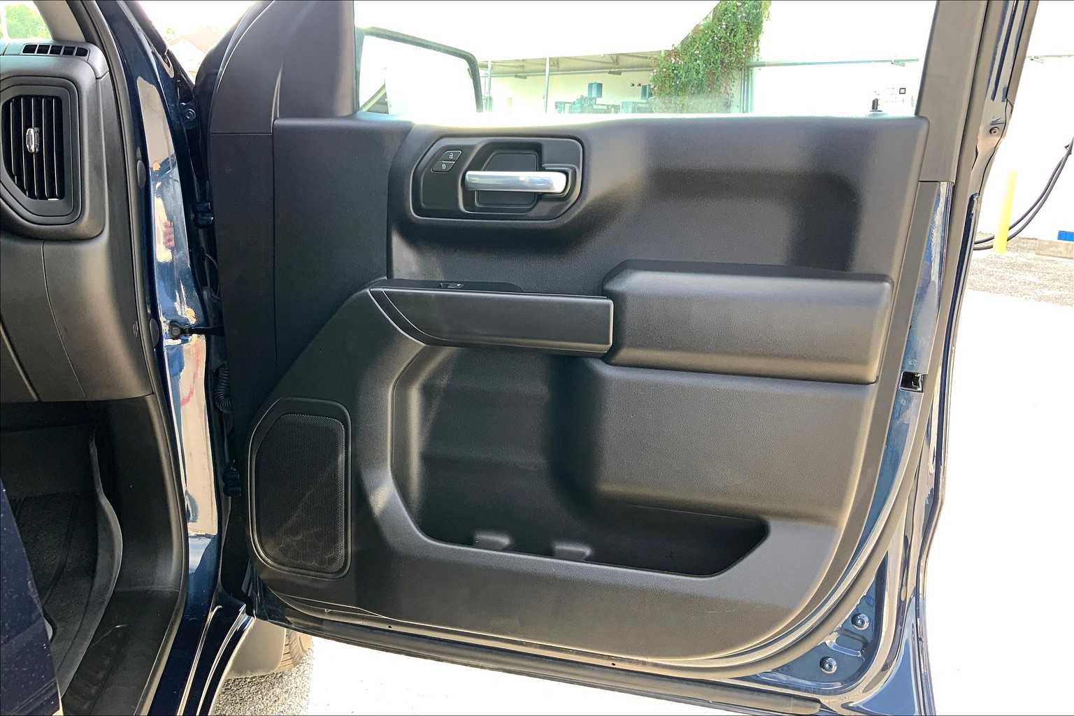 2023 Chevrolet Silverado 1500 Custom photo 22
