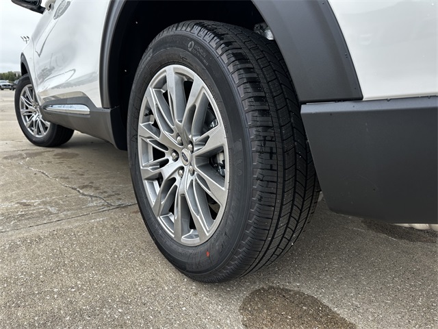 2025 Ford Explorer photo 6