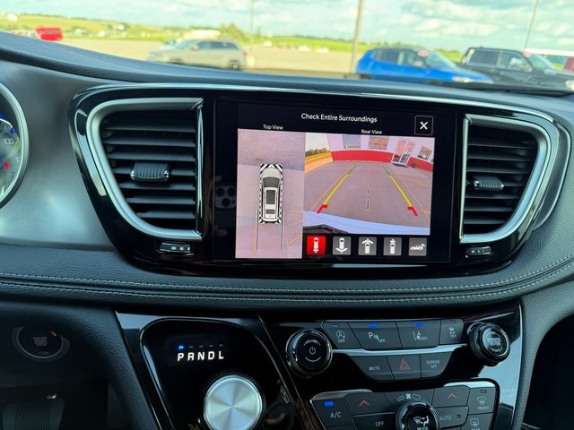 2026 Chrysler Pacifica photo 28
