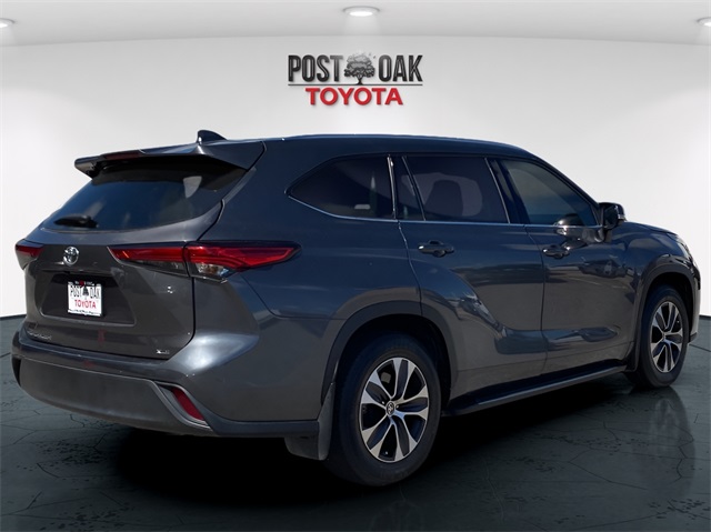 2021 Toyota Highlander XLE photo 4