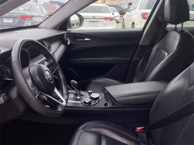 2019 Alfa Romeo Stelvio Base photo 19