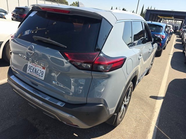 2023 Nissan Rogue SL photo 3