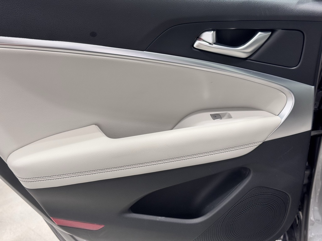 2025 Genesis G70 2.5T photo 22