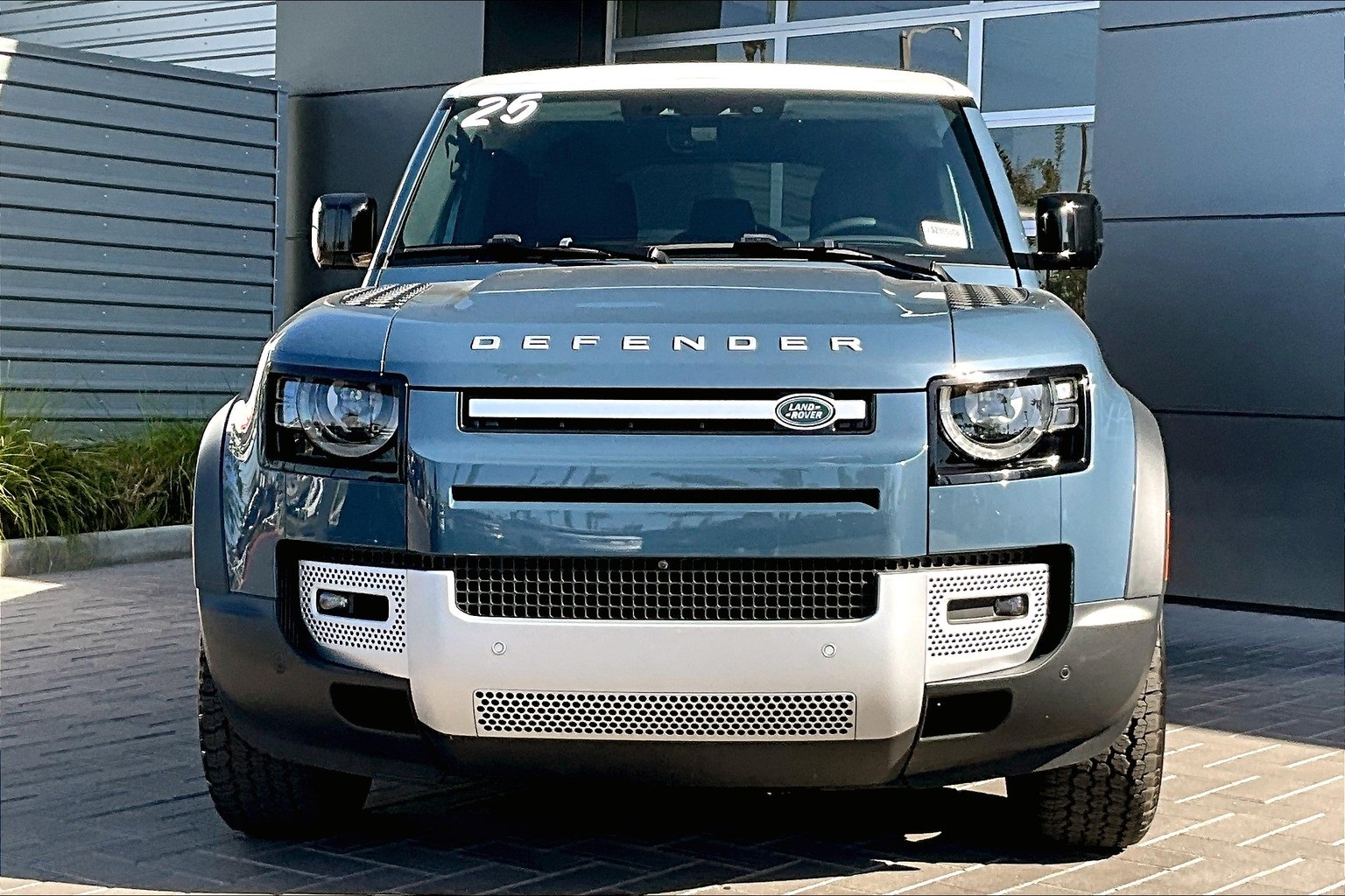 2025 Land Rover Defender 110 S photo 2