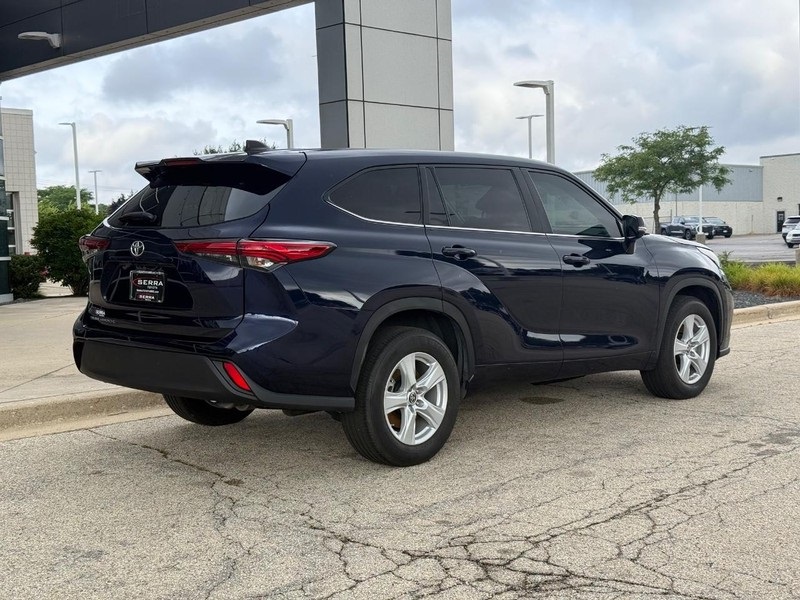 2023 Toyota Highlander L photo 3
