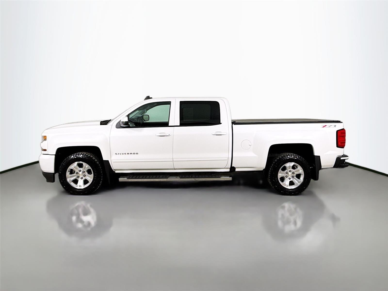 2017 Chevrolet Silverado 1500 LT photo 3
