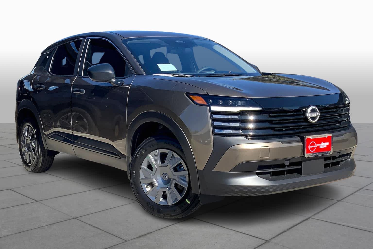 2025 Nissan Kicks S photo 2