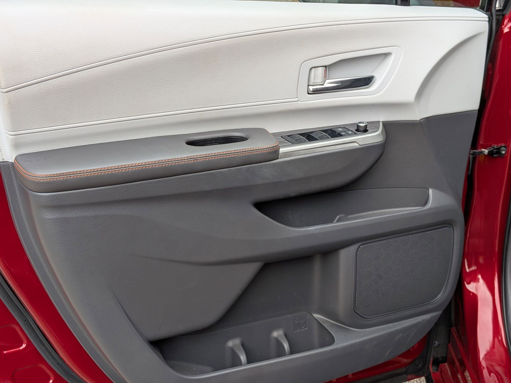 2022 Toyota Sienna XSE photo 12
