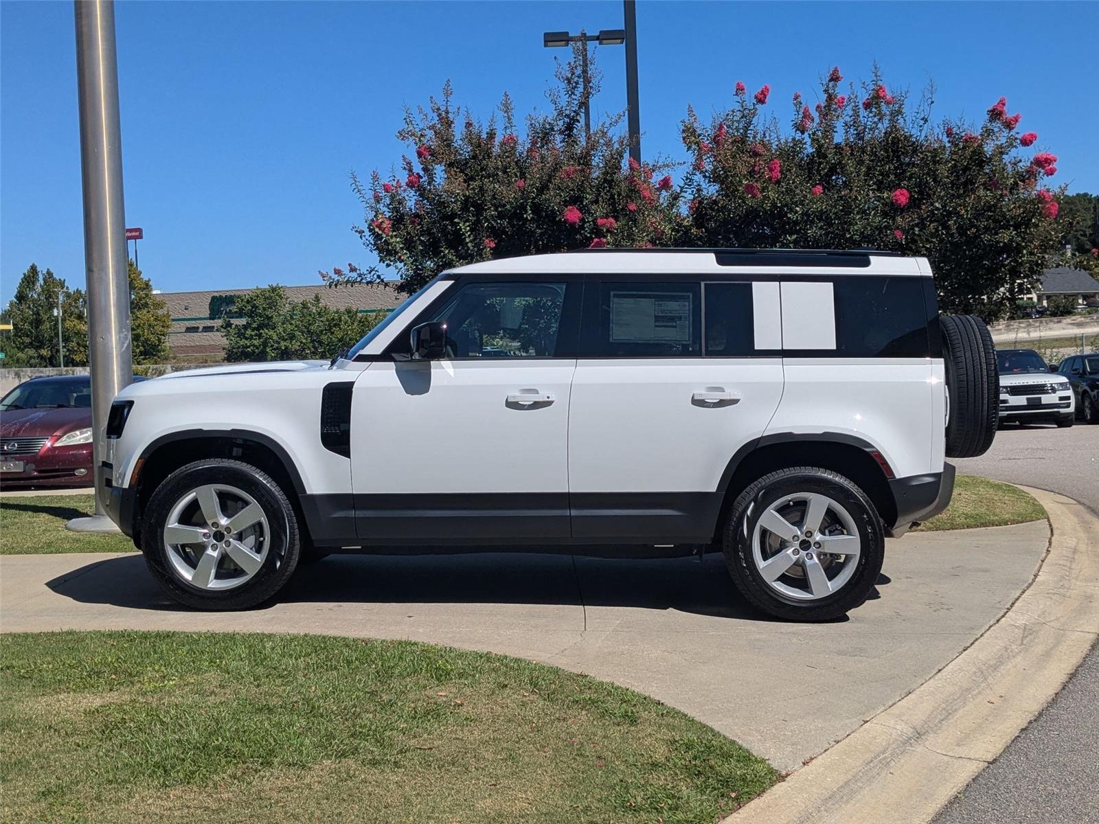 2026 Land Rover Defender 110 S photo 8