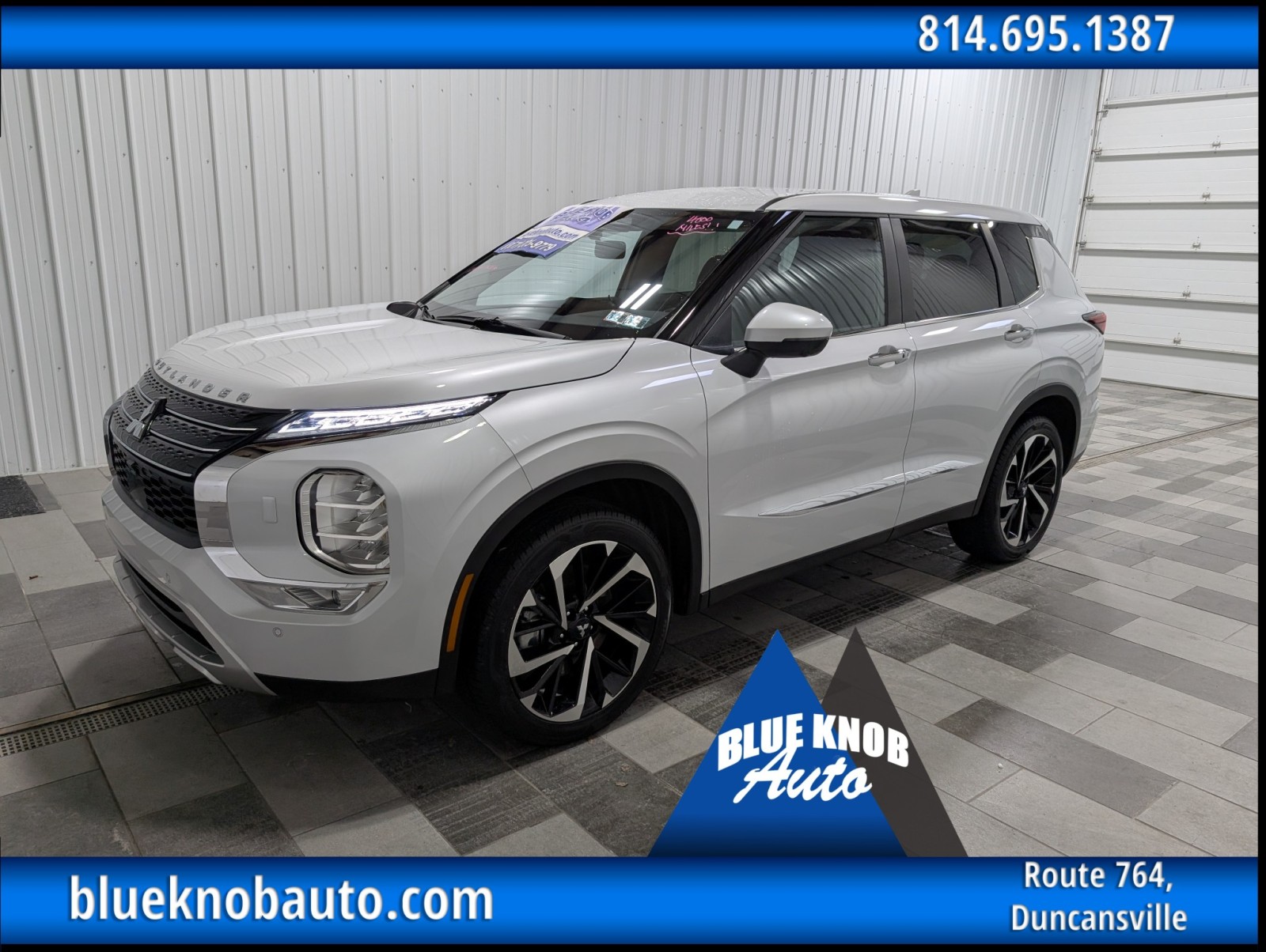 2024 Mitsubishi Outlander SE's photo