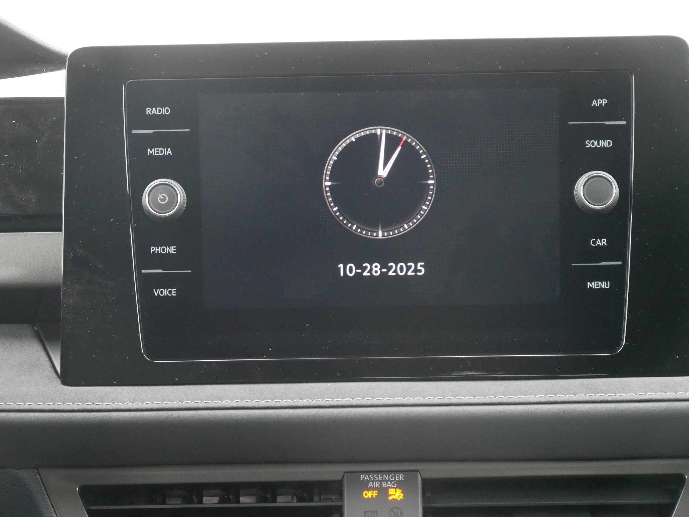 2025 Volkswagen Taos SE photo 4