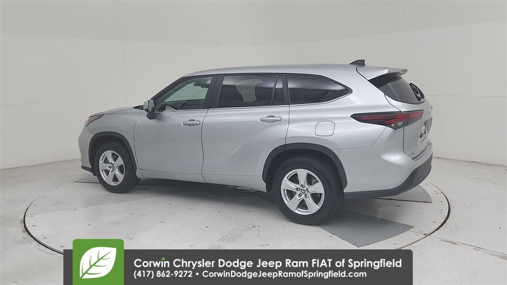 2024 Toyota Highlander LE photo 10