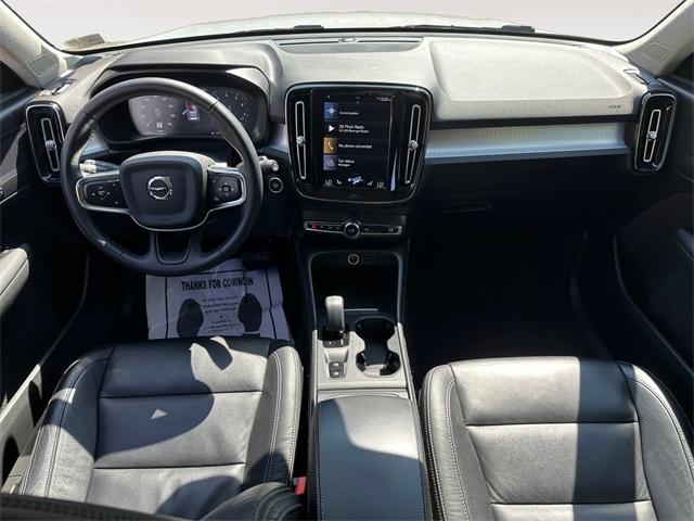 2022 Volvo XC40 Momentum T5 AWD photo 9