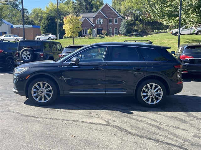 2022 Lincoln Corsair Standard photo 3
