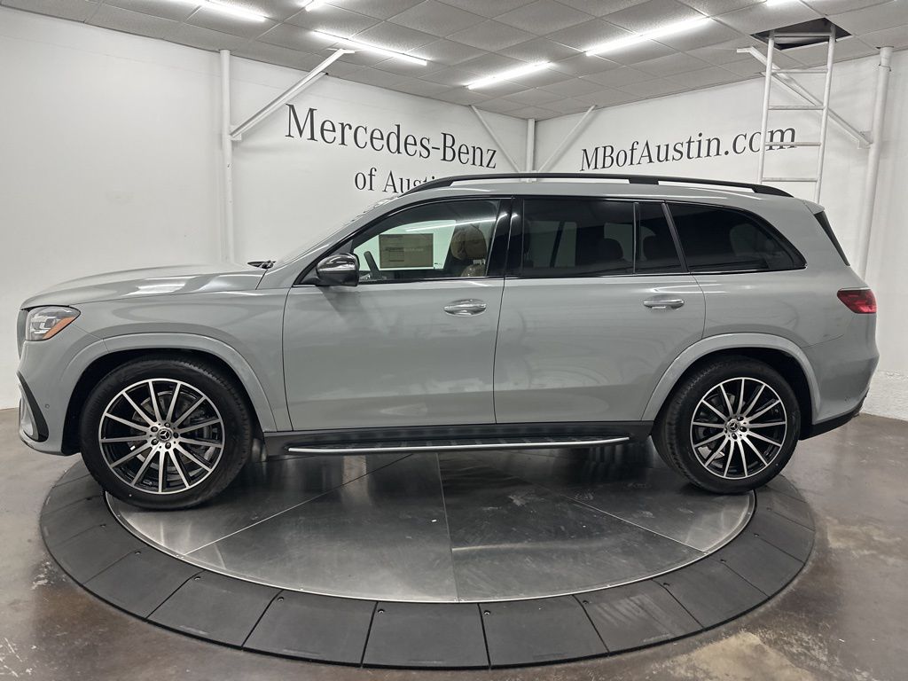 2026 Mercedes Benz GLS 580 4MATIC photo 2