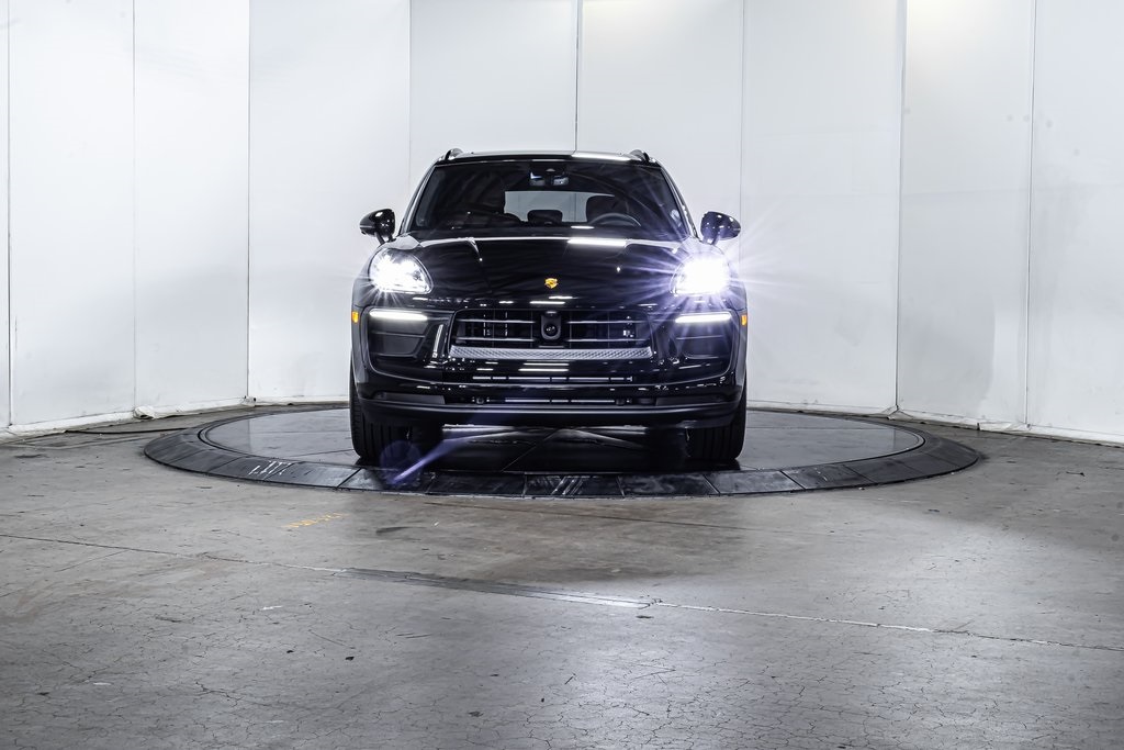 2025 Porsche Macan T photo 10