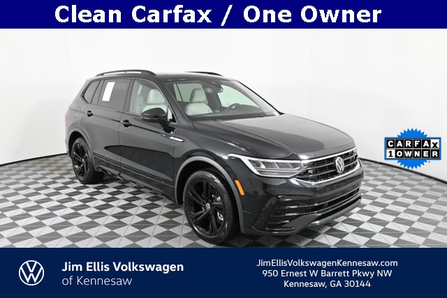 2023 Volkswagen Tiguan SE R-LINE BLACK's photo
