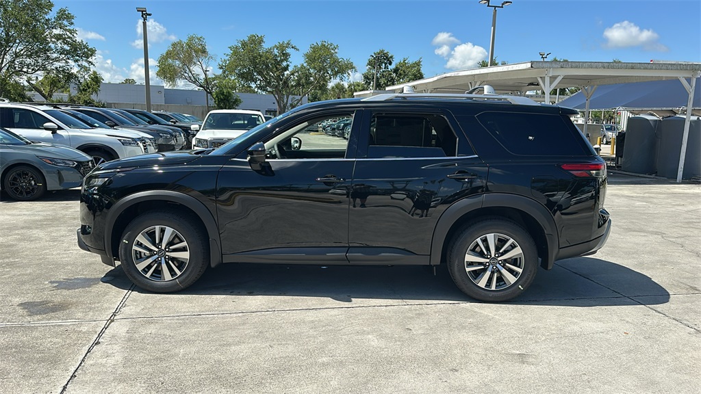 2025 Nissan Pathfinder SL photo 2