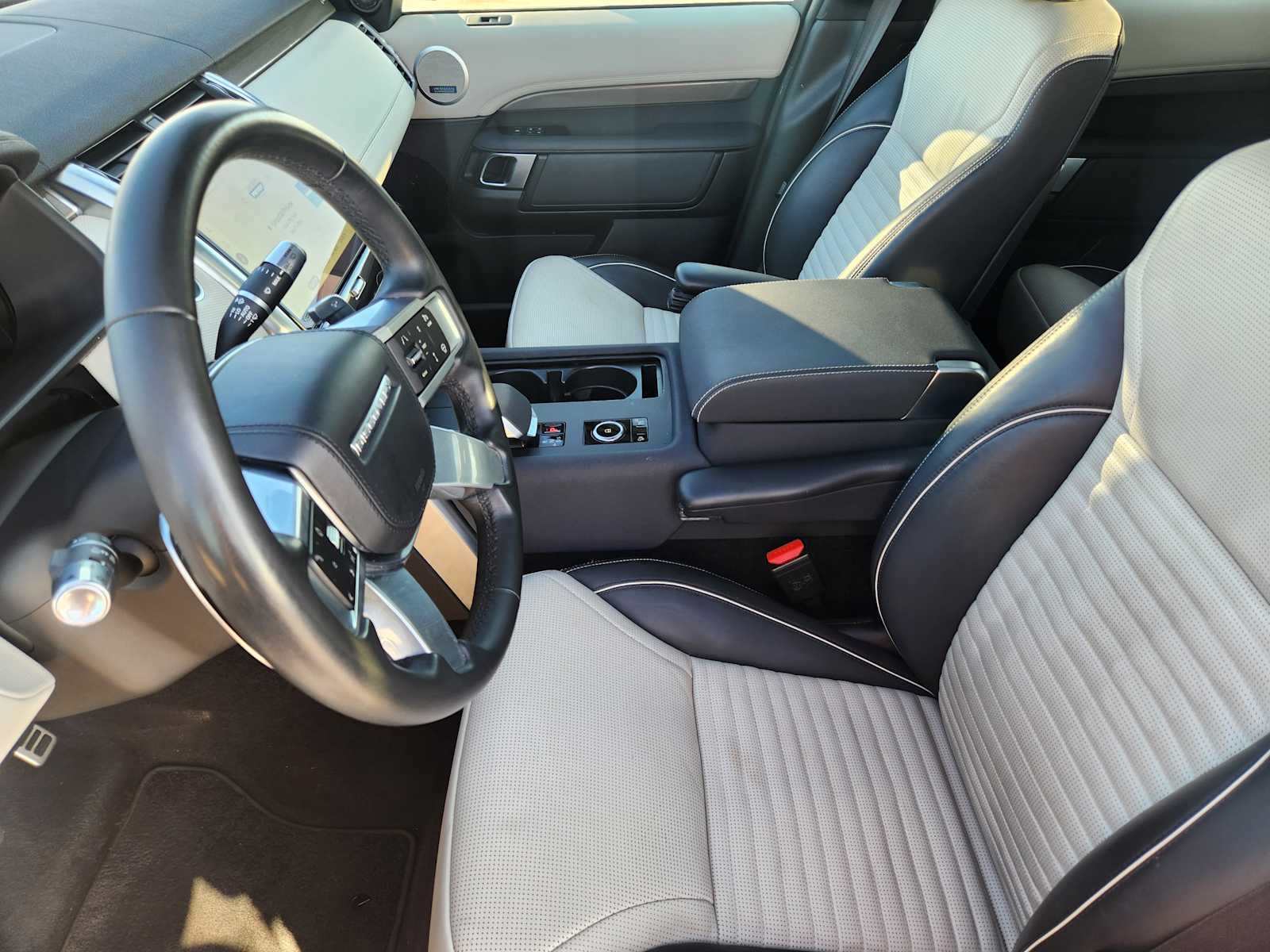 2021 Land Rover Discovery HSE R-Dynamic photo 11