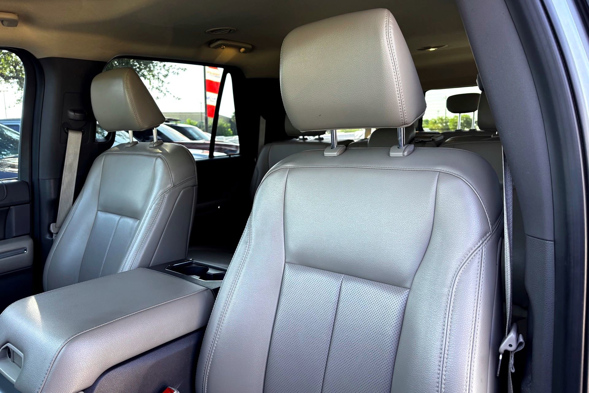 2021 Ford Expedition MAX XLT photo 7