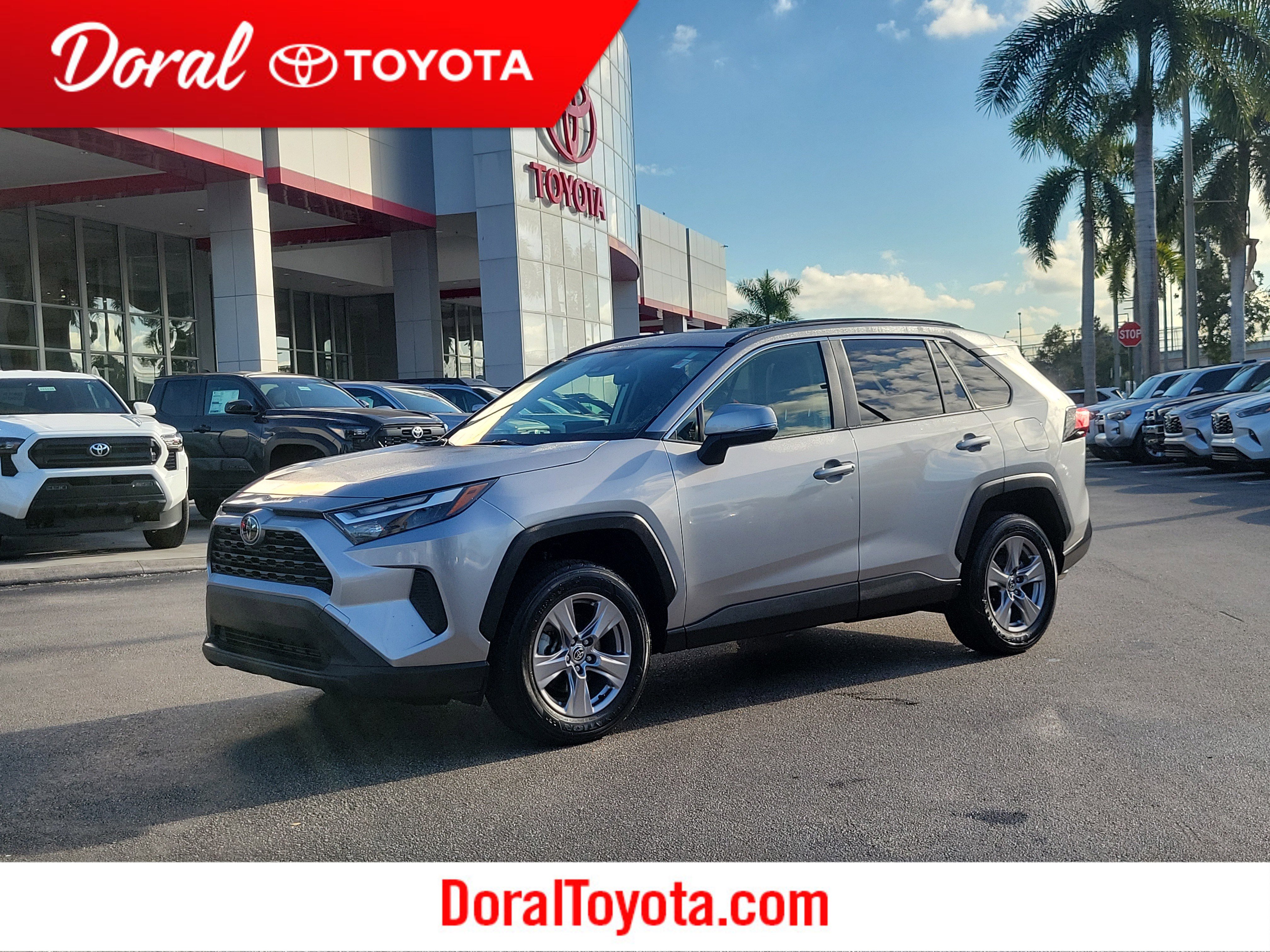 2023 Toyota RAV4 XLE's photo