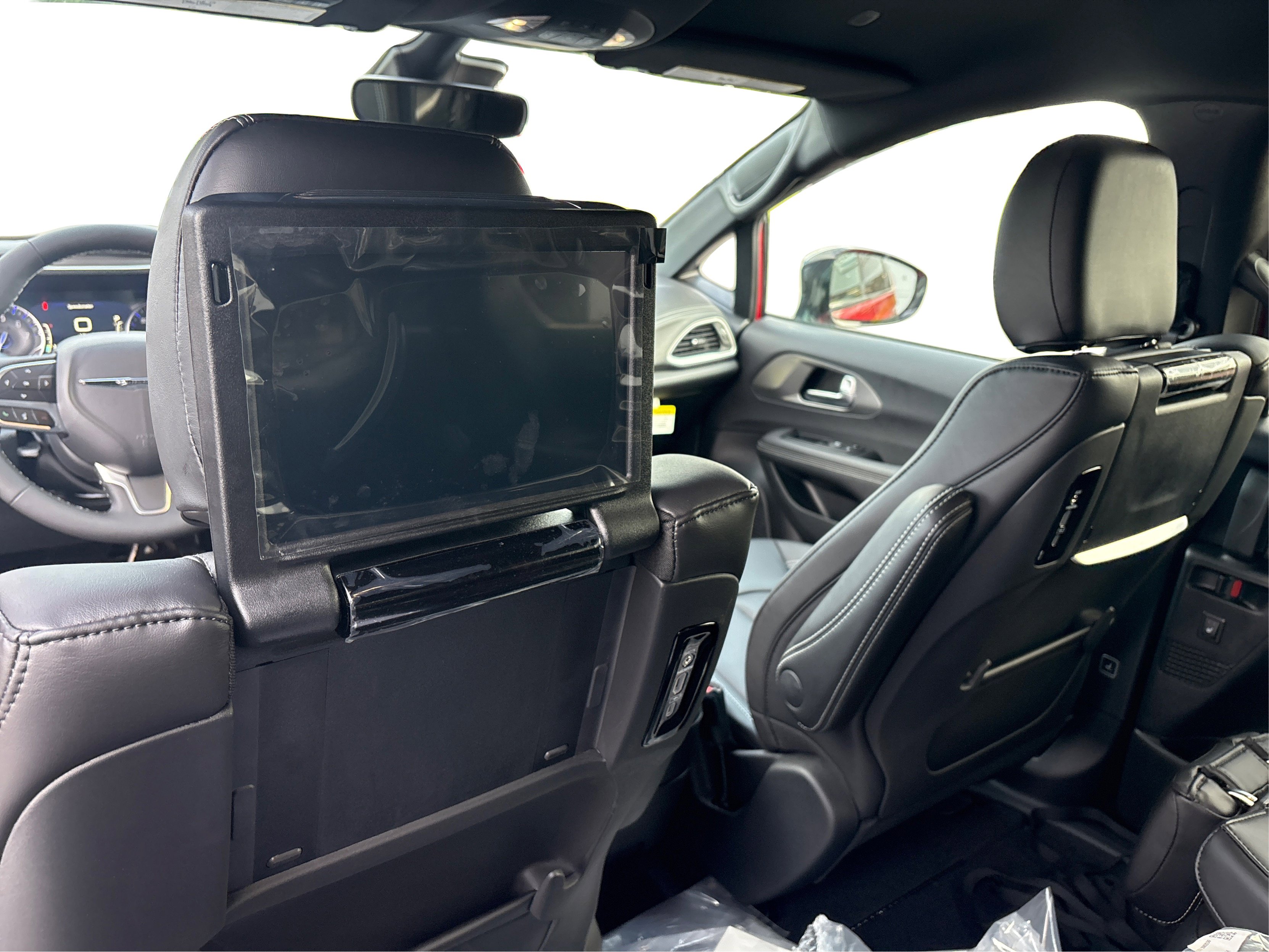 2025 Chrysler Pacifica photo 15
