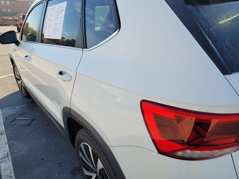 2023 Volkswagen Taos SE photo 3