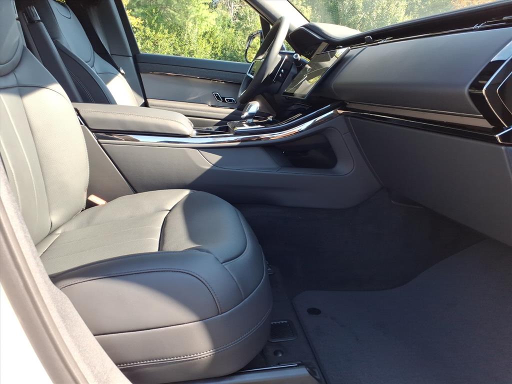 2025 Land Rover Range Rover Sport SE photo 2