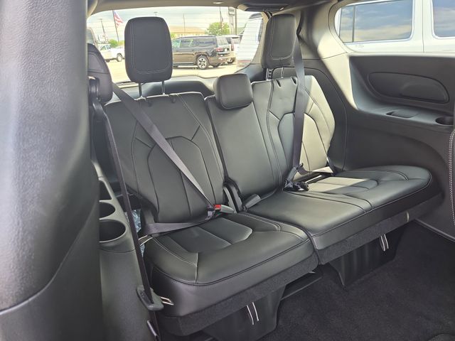 2026 Chrysler Pacifica photo 31