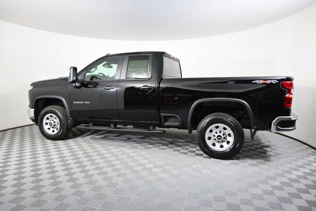 2025 Chevrolet Silverado 2500HD Work Truck photo 3
