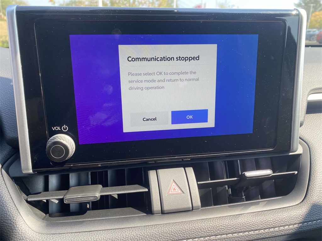 2025 Toyota RAV4 XLE photo 14
