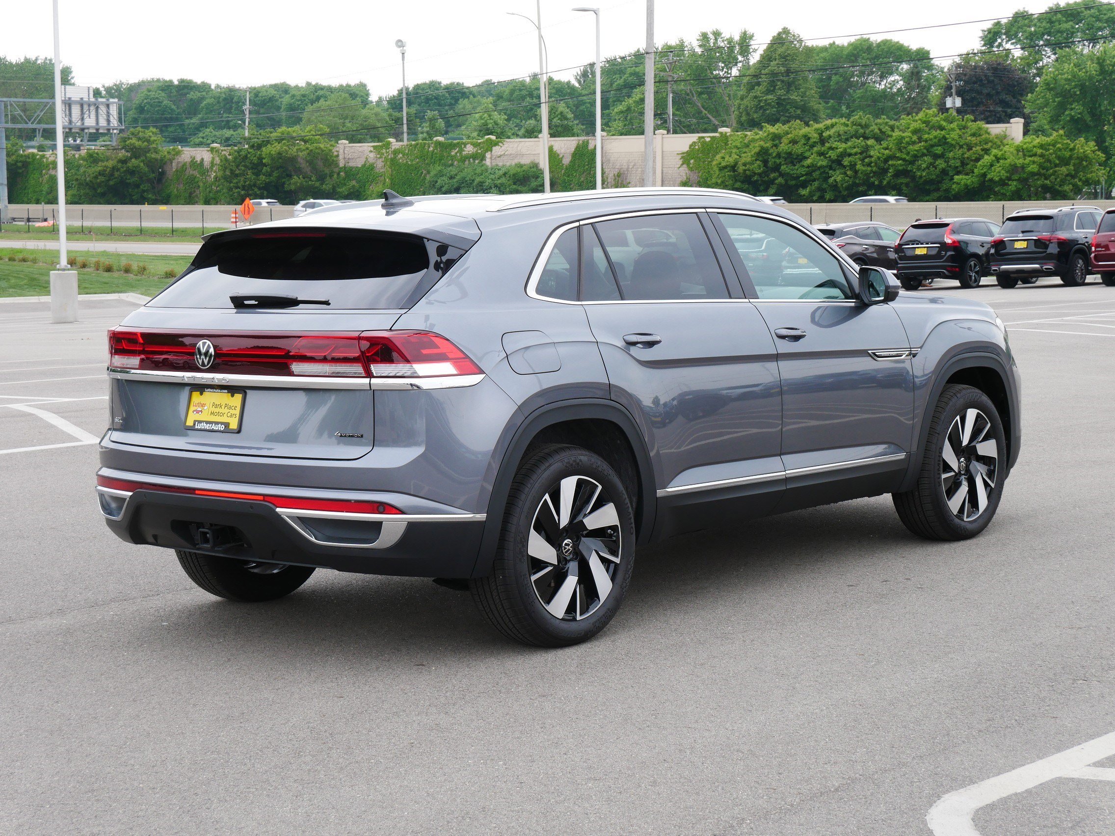 2024 Volkswagen Atlas Cross Sport SEL photo 2